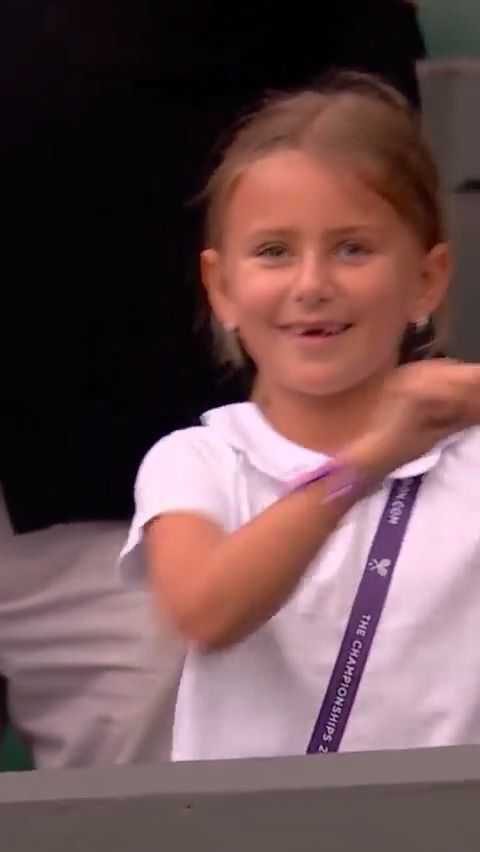 Djokovic contó cómo surgió su nuevo festejo y su hija se llevó todos los aplausos en el All England. 🥰🙌 #Wimbledon
