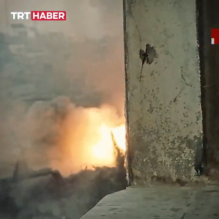 Kassam Tugayları, Han Yunus'ta işgalci İsrail’e ait zırhlı araçları yakın mesafeden hedef aldı. 1 İsrail askeri öldü, 4 asker yaralandı.