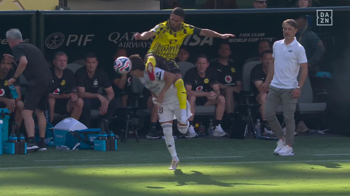 Real Madrid - Dortmund maçında hakemin sarı kart verdiği pozisyon.