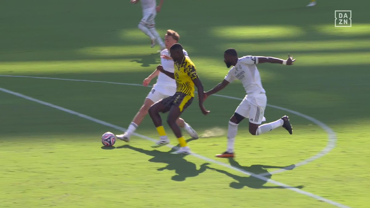 El doble castigo en los penaltis se quito hace tiempo… no entiendo que haya expulsado a Huijsen y que se pierda las semifinales contra el PSG.