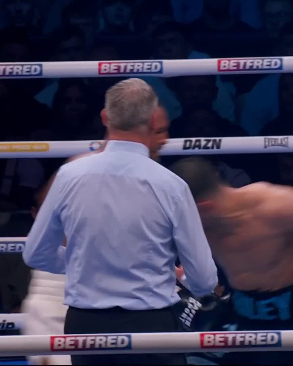 The clash of heads that led to the conclusion of the fight 😯 #CatterallEubank