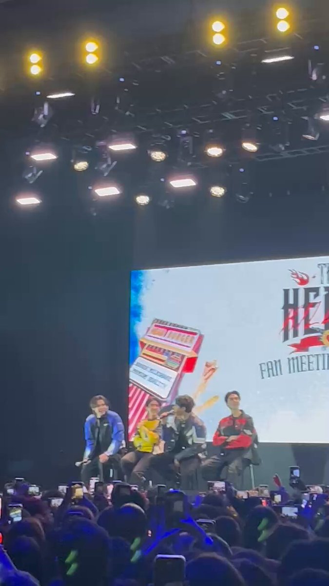 o Joong interagindo com a platéia 😭 #TheHeartkillersFMinBrazil #TheHeartKillersUSandLatamTour