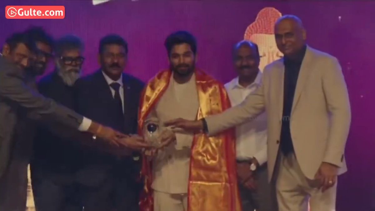 #AlluArjun was felicitated at the #NATS Sambaralu Event 2025. #NATS2025 #AlluArjunAtNATS