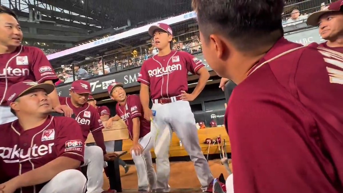 今日の円陣は #柴田大地 選手🗣️ レアな投手の声出し! 筋肉ルーレットで勝利を予言💪 入念な小道具の準備で盛り上げる! ところで、みんなが疑問に思った... バドミントンのラケットは何だと思いますか?🏸🧐 最後にわかります👀 #RakutenEagles #キ!