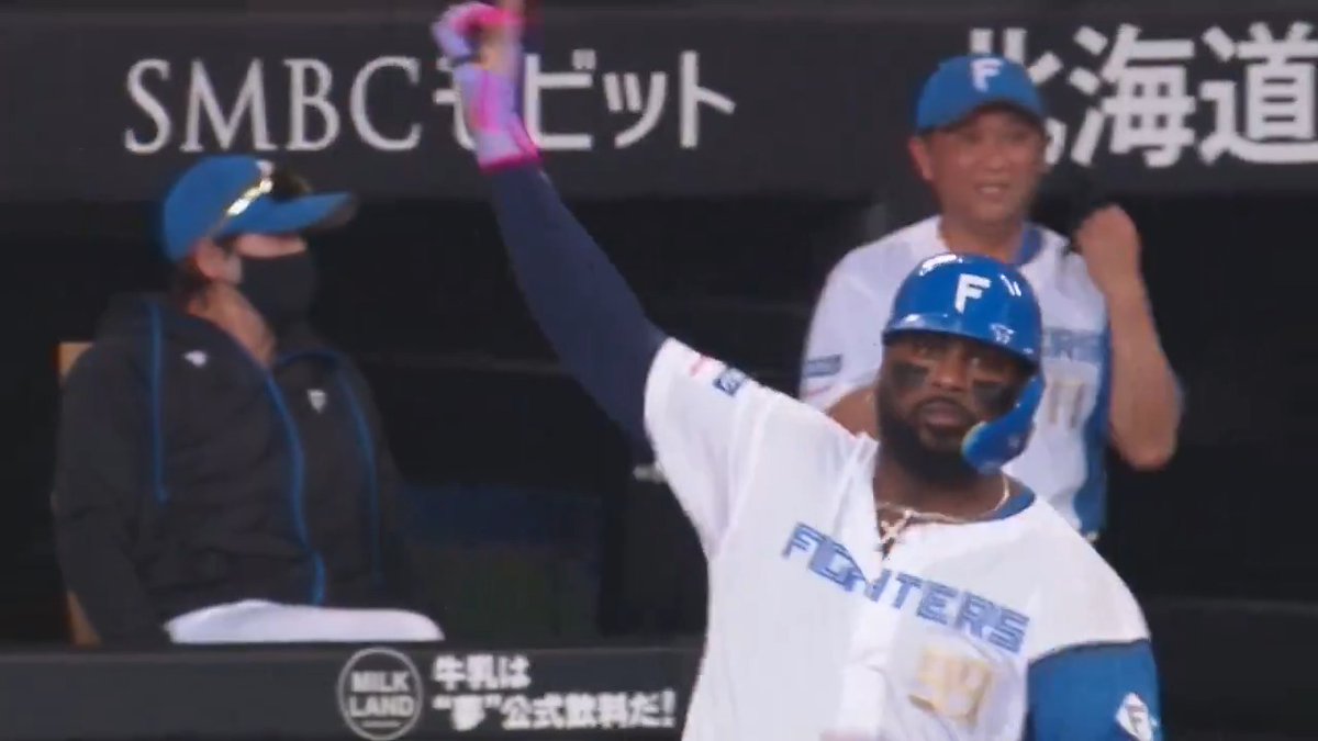 バックスクリーンへ逆転のグランドスラム🔥 北海道日本ハム レイエス 選手が今季第16号満塁ホームランを放つ🙌✨ 👇ライブ配信はこちら