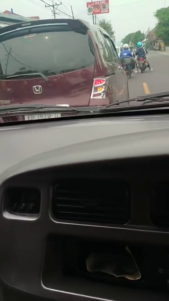 [Breaking News] 14:12 info awal terjadi kecelakaan di jalan wonosari Km 8, mobil dengan mobil, kronologi menyusul. Tetap hati hati lur, ingat yang tersayang selalu menunggumu di rumah. (Efrat_tirta)