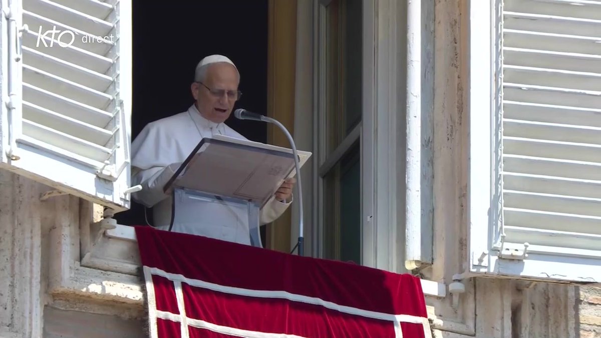 🔴 Le Pape annonce quitter le Vatican cet après-midi pour quelques jours de repos à Castel Gandolfo et souhaite de bonnes vacances à tous, « pour reposer vos corps et vos esprits ! » 👉 L'#Angélus avec le pape Léon XIV :