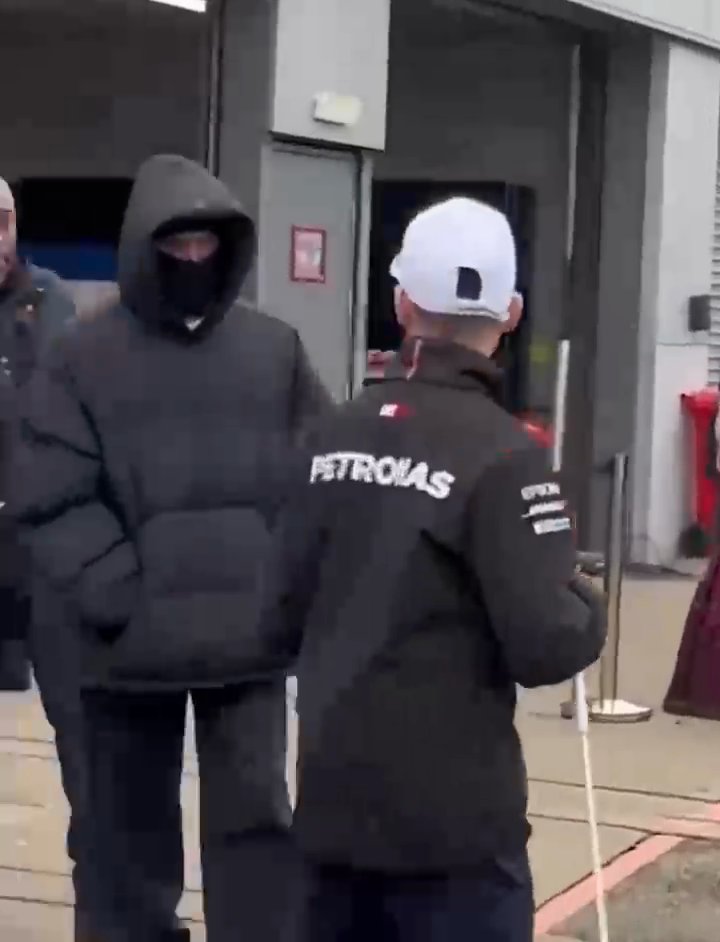 When Lewis Hamilton went undercover to watch his brother Nicolas race because he didn't want to take the attention away from him ❤️