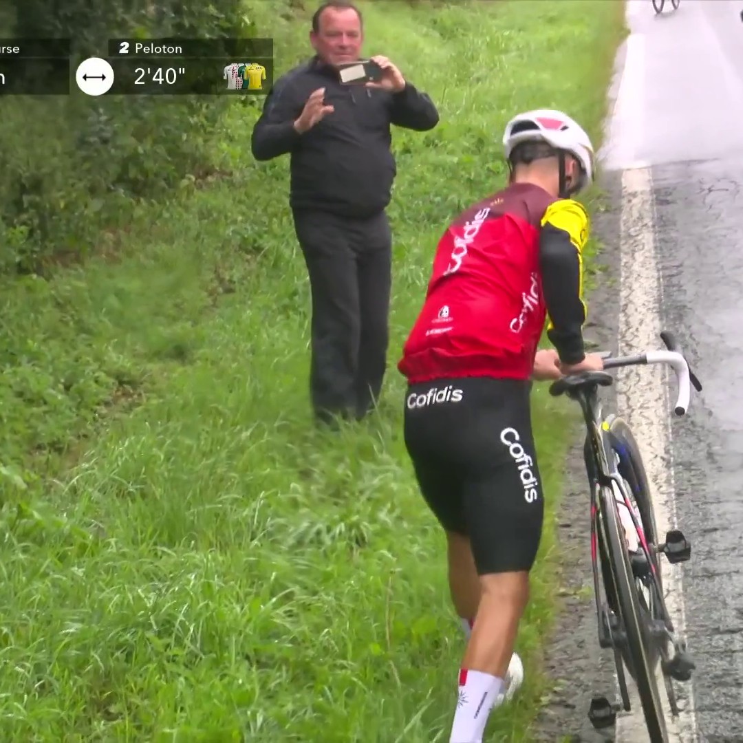 Il signore è stato fondamentale 😂🫸🏻📹 #TDF2025 #EurosportCICLISMO