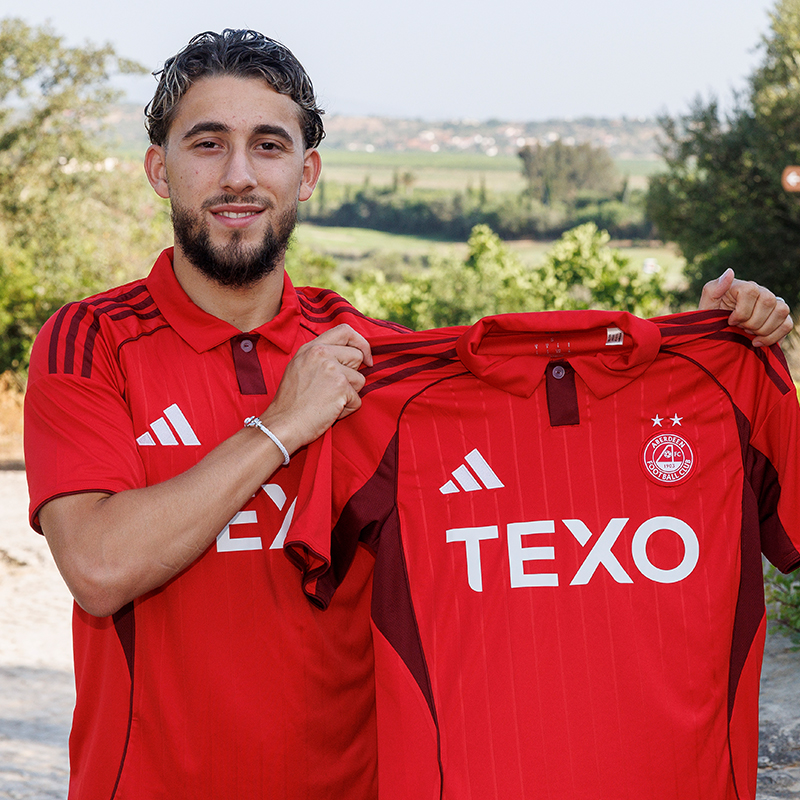 🤝 Speaking to Jimmy Thelin. 🇫🇷 Making his debut for PSG. 🔴 Why he joined the Dons. ⚽️ Aims for 25/26. RedTV subscribers can watch an exclusive interview with Adil Aouchiche now ⤵️