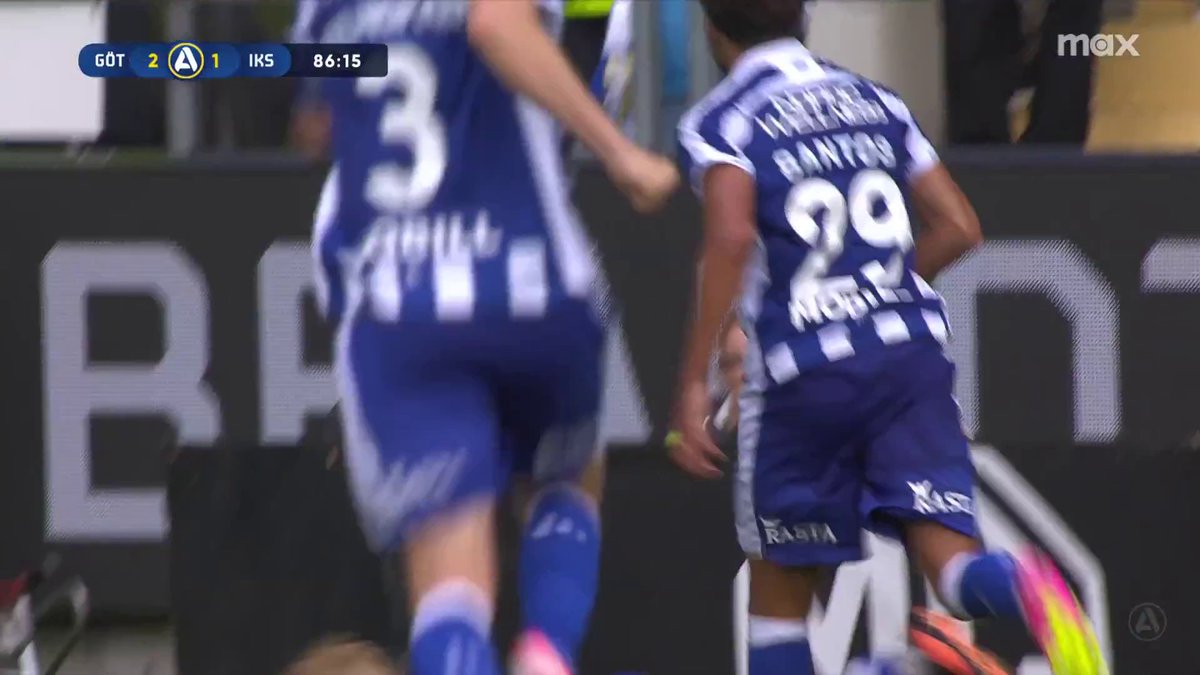 Max Fenger! Bollen letar sig in i mål och IFK Göteborg har vänt matchen mot Sirius! 🔵⚪️ 📲 Se matchen på Max