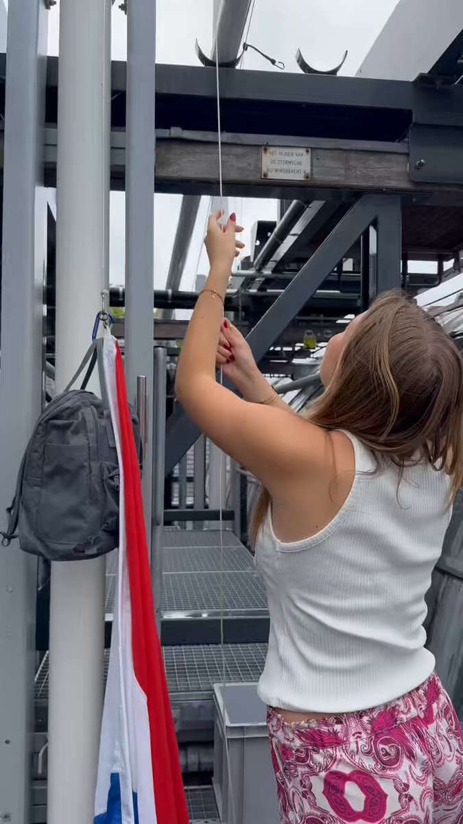 🇳🇱 De vlag kan uit op Paleis Huis ten Bosch! Prinses Ariane heeft zondag 6 juli haar Internationaal Baccalaureaat diploma behaald aan het United World College Adriatic.