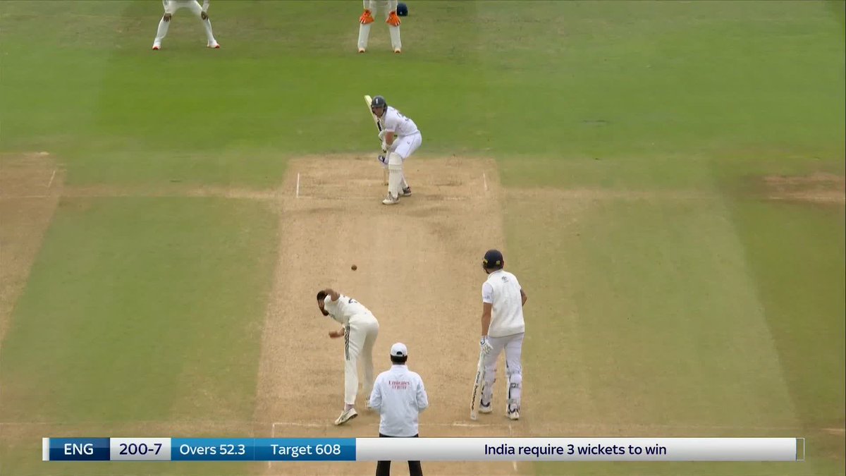 Jamie Smith is given out lbw to Prasidh, but it's overturned and he's safe! 😲🏴󠁧󠁢󠁥󠁮󠁧󠁿