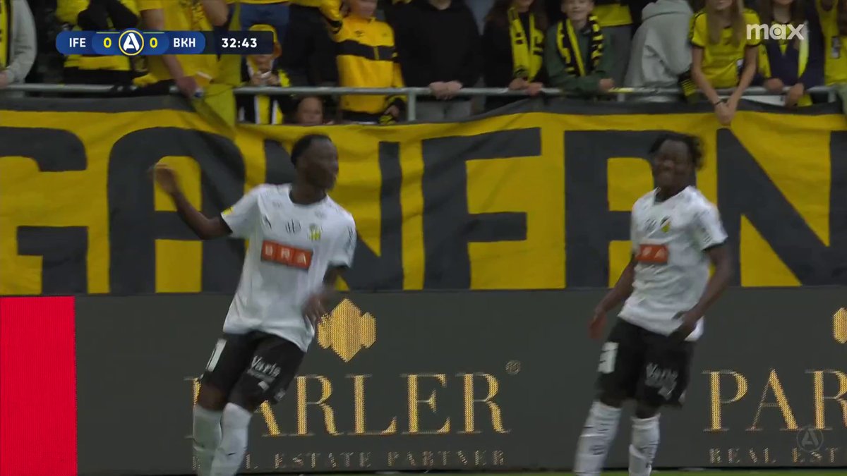 John Paul Dembe nickar in ledningsmålet för BK Häcken mot IF Elfsborg! 🐝 📲 Se matchen på Max