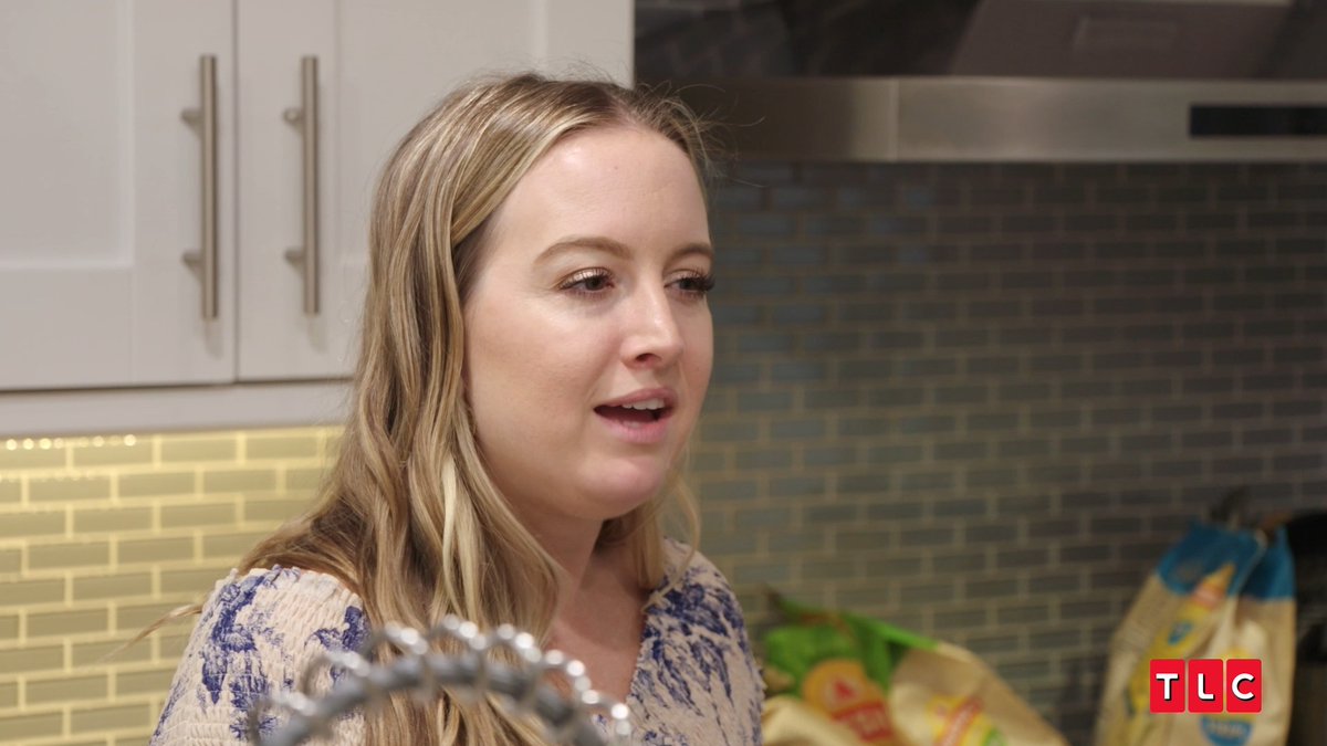 Elizabeth's considering moving to Moldova and Yara and Loren aren't holding back! 🫣 Find out what happens on the new season of #90DayFiance: Happily Ever after, premiering tonight at 8/7c.