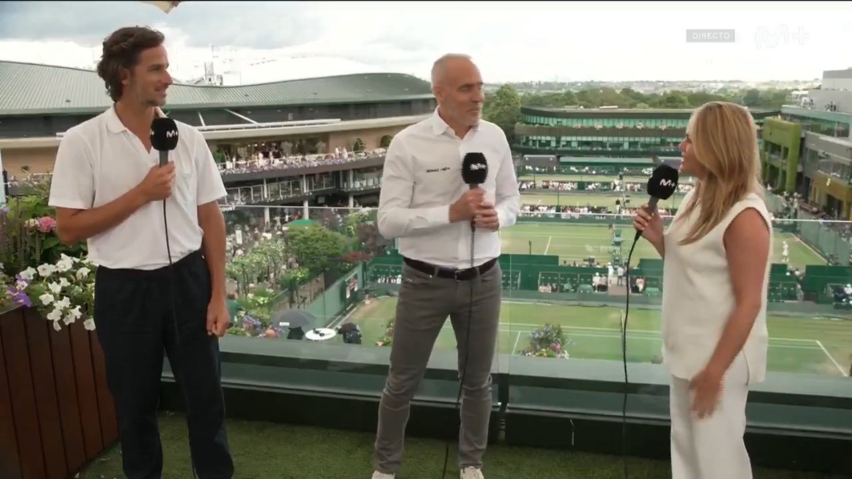 ☺️ ¡𝑩𝒊𝒆𝒏𝒗𝒆𝒏𝒊𝒅𝒐𝒔, Alex Corretja Feliciano López! Preparados para el partido de Carlos Alcaraz frente a Rublev. #LaPistaDelTenis #Wimbledon