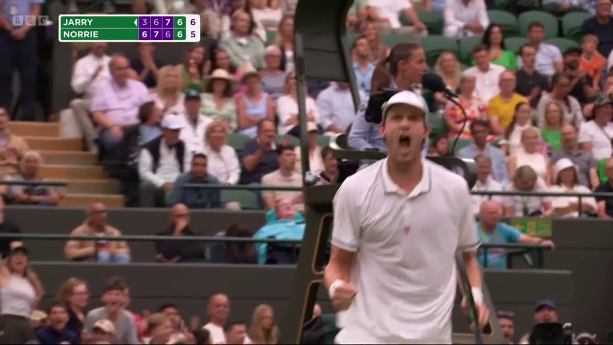 From two sets to love down, Nicolas Jarry has brought it level at 2-2 against Cam Norrie! 🤯 It's time for a deciding set...🍿👀 #Wimbledon