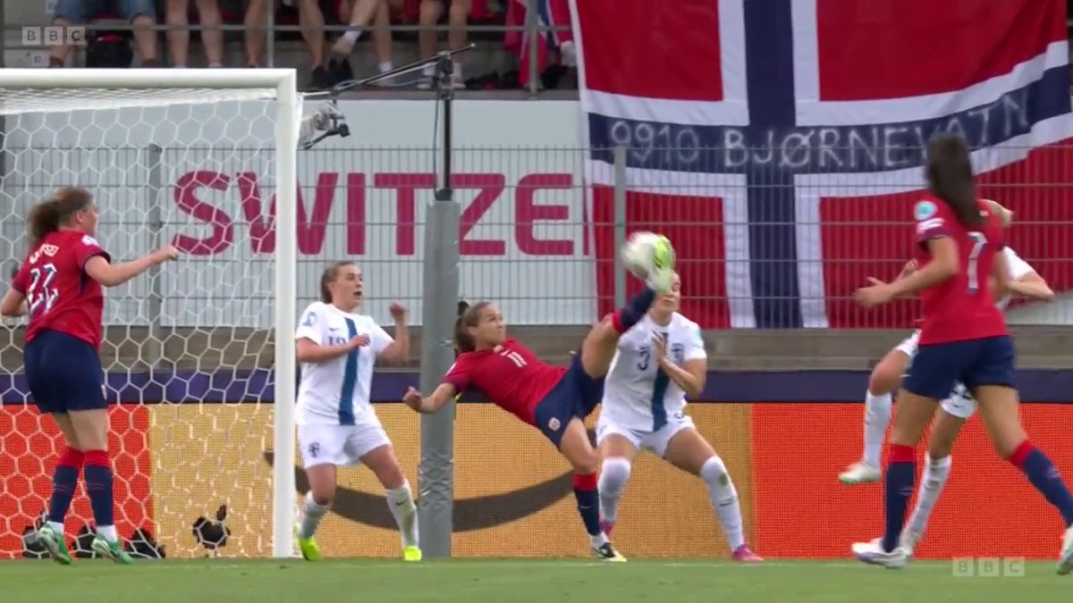 Terrific overhead kick, brilliant save ๐ Chelsea's Guro Reiten comes so close to scoring from this audacious attempt for Norway!