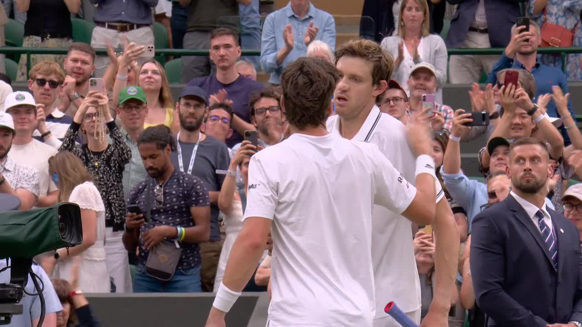 Pequeño entredicho entre Jarry y Norrie tras el final de partido. 👀 #Wimbledon