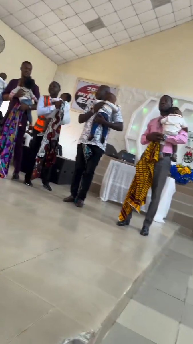 The dad in pink wasn't doing this for the first time 🤣🤣🤣
