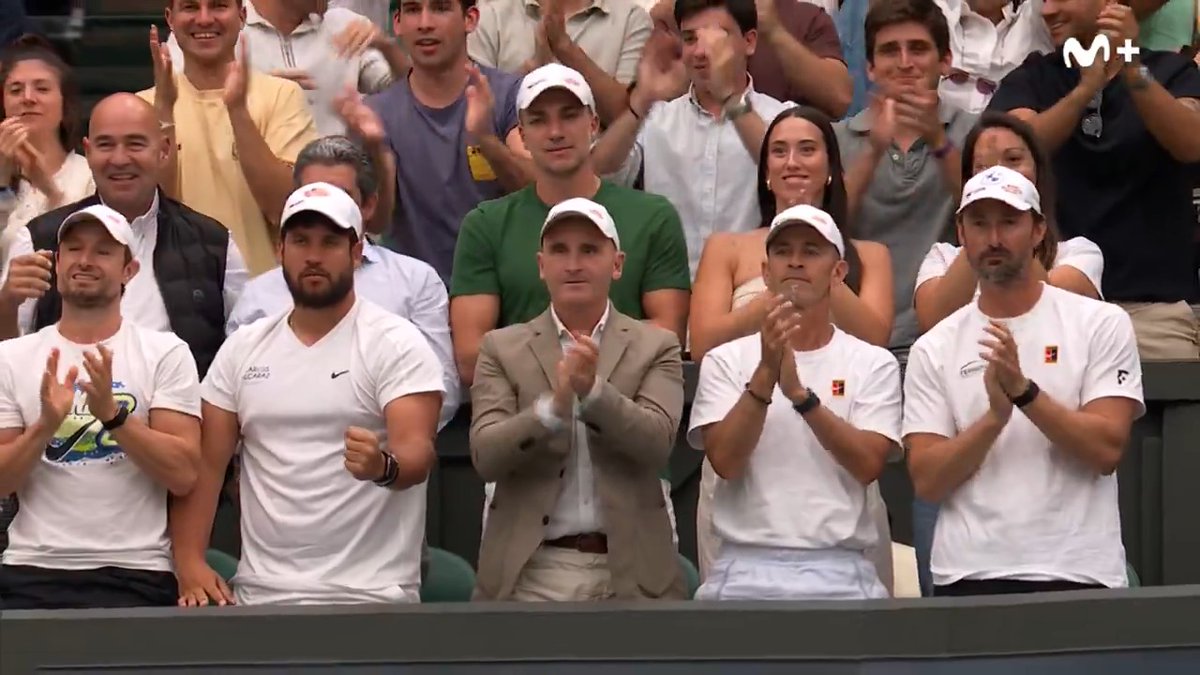 😱 😱 😱 No se lo cree Alex Corretja. No se lo cree Feliciano López. ¿Qué has hecho, Carlos Alcaraz? #LaPistaDelTenis #Wimbledon