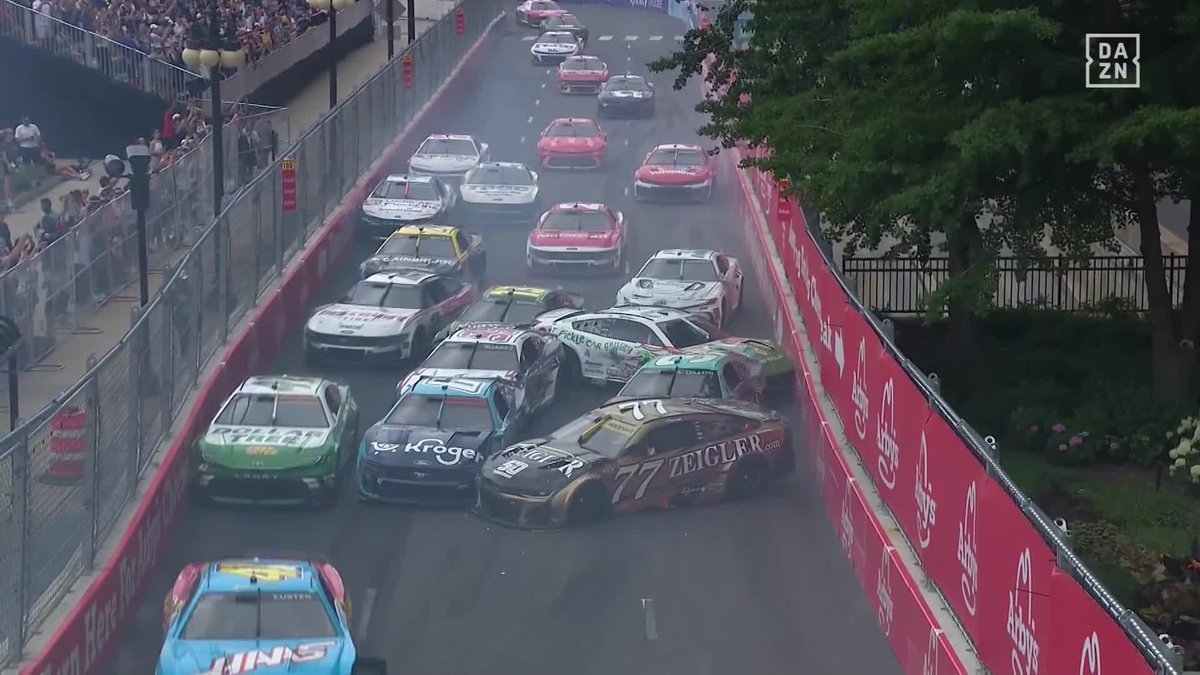 Uno, dos, tres… ¡Y HASTA SIETE COCHES IMPLICADOS! 🤯🤯🤯🤯 La que se ha liado en la carrera de la NASCAR 😮💨 #NASCARenDAZN 