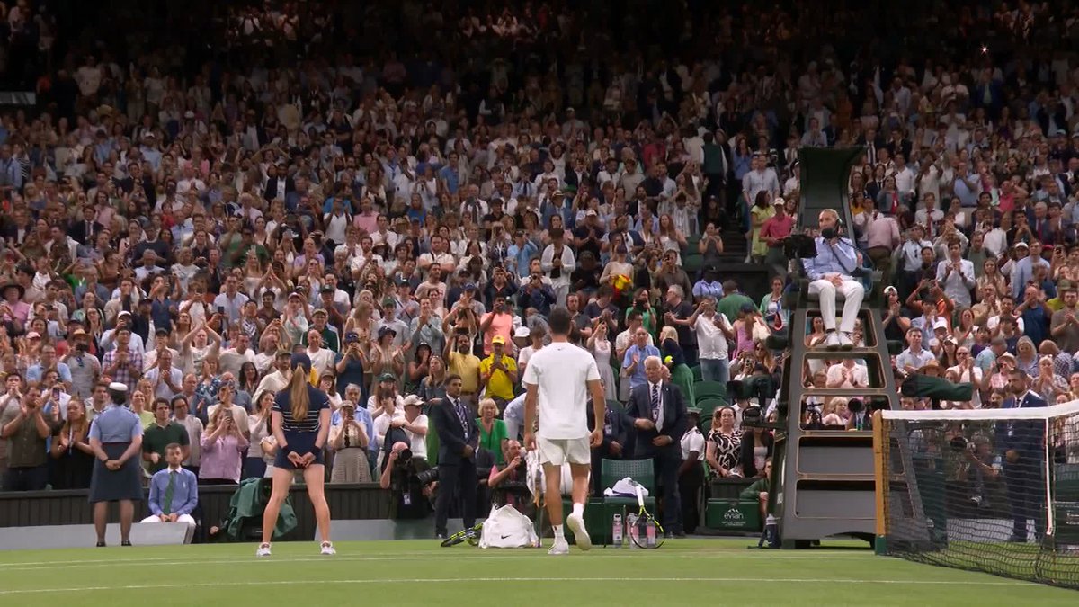 Carlos Alcaraz advances to the quarter-finals for the third year in a row 🫡 He defeats Andrey Rublev 6-7(5), 6-3, 6-4, 6-4. #Wimbledon