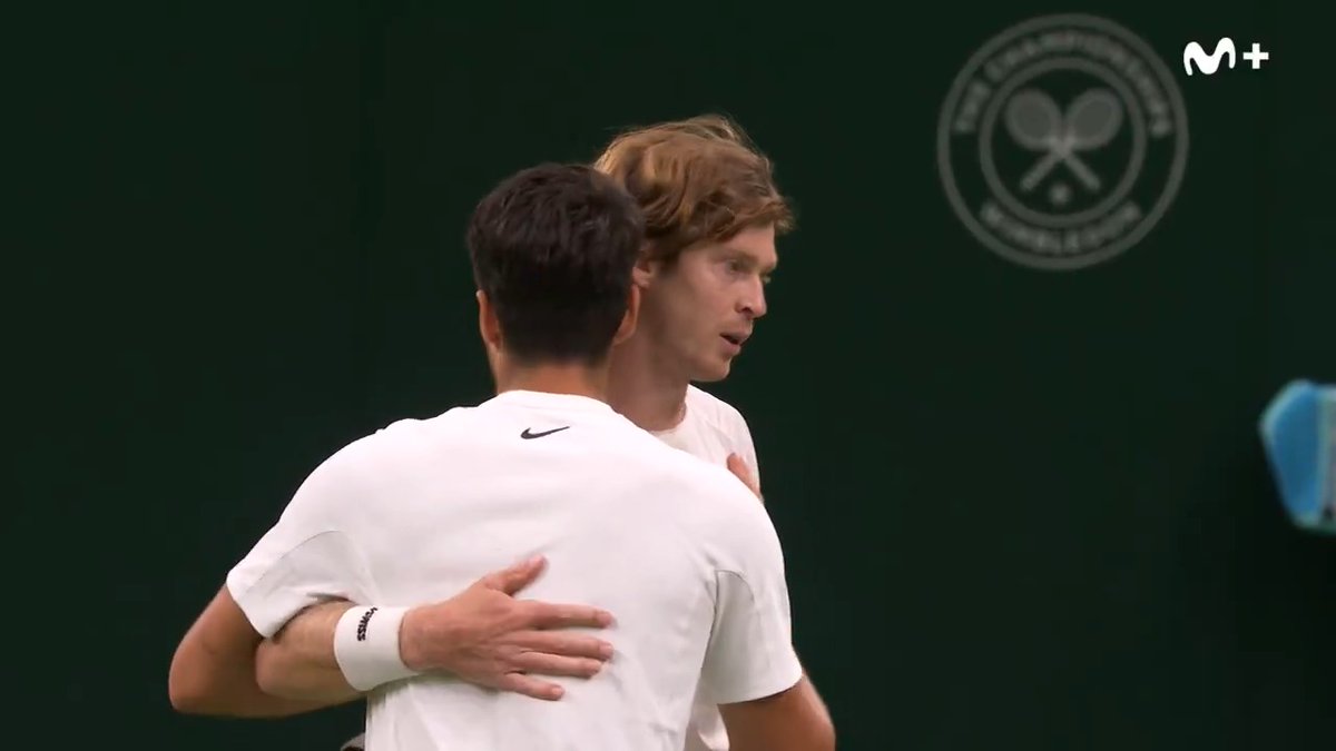 ð Qué bueno eres, Carlos Alcaraz. Contra un gran Rublev. Remontando tras el primer set. ð¿ðð§ððð©ð€ ð ððªðð§ð©ð€ðš ðð ððð£ðð¡. Alex Corretja Feliciano López #LaPistaDelTenis #Wimbledon