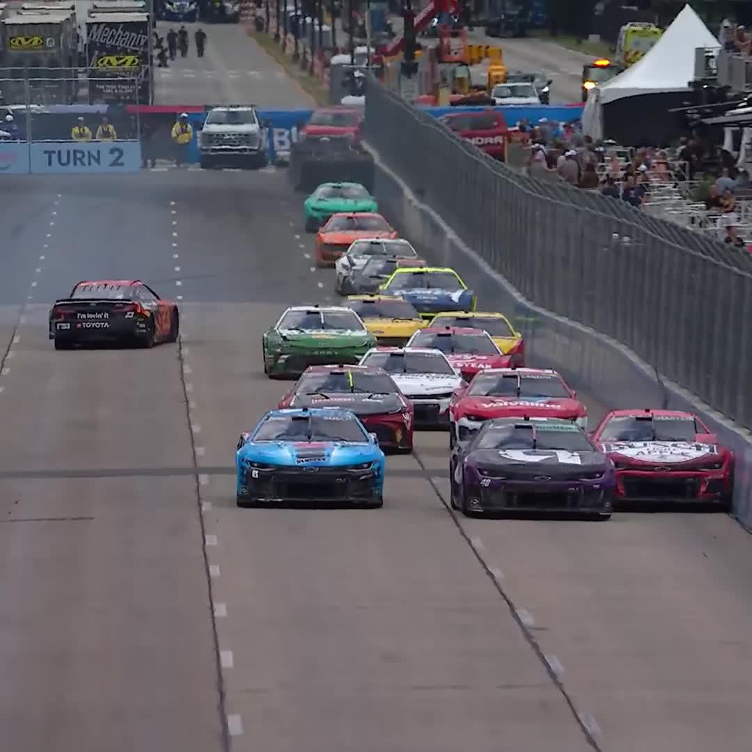It's getting physical in this In-Season Challenge matchup between Bubba Wallace and Alex Bowman! 💥
