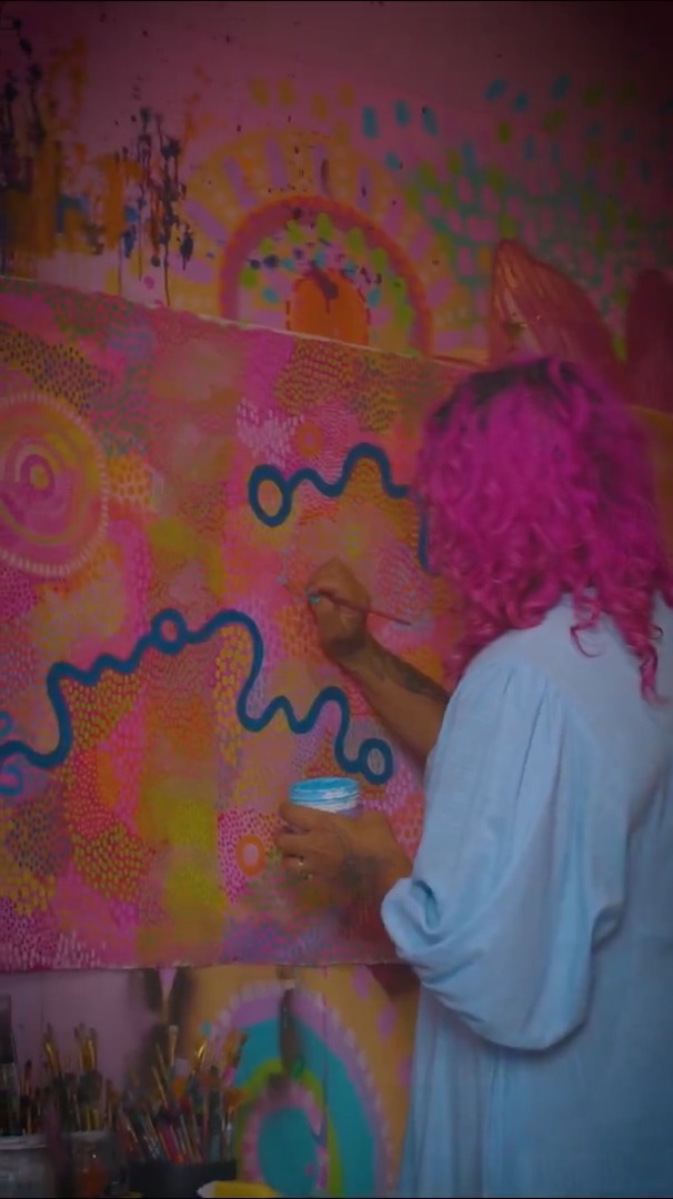 “It is a story of everyone coming together.” Celebrating and showcasing First Nations culture and history on the world stage with Bobbi Lockyer 🌅 🎾 #NAIDOC2025