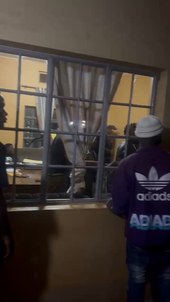Singers Dax Vibez and Mikie Wine have been rounded up by police, arrested, and detained in Jinja. Reasons for their arrest remain unknown but according to a video cited, they singers - both younger brothers to BOBI WINE - claim they were attacked and beaten up without reason.