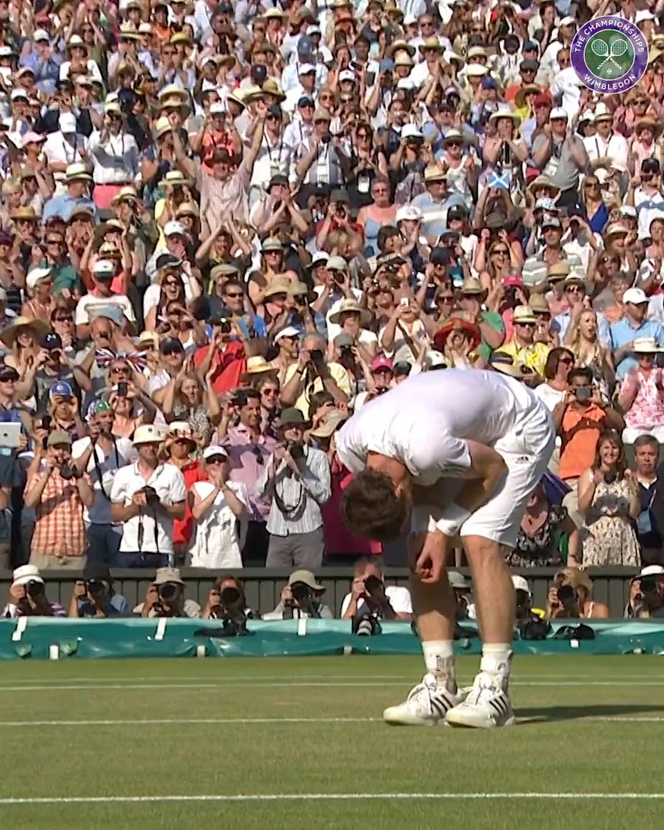 🗓️ IL Y A 12 ANS JOUR POUR JOUR Andy Murray dominait Novak Djokovic (6-4, 7-5, 6-4) et devenait le premier joueur britannique à remporter #Wimbledon depuis 77 ANS. 🤯 Une statue de l’ancien n°1 devrait bientôt voir le jour dans l’enceinte du tournoi. ⭐️