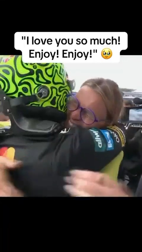 Lando and his mom after winning his first British GP ๐งก