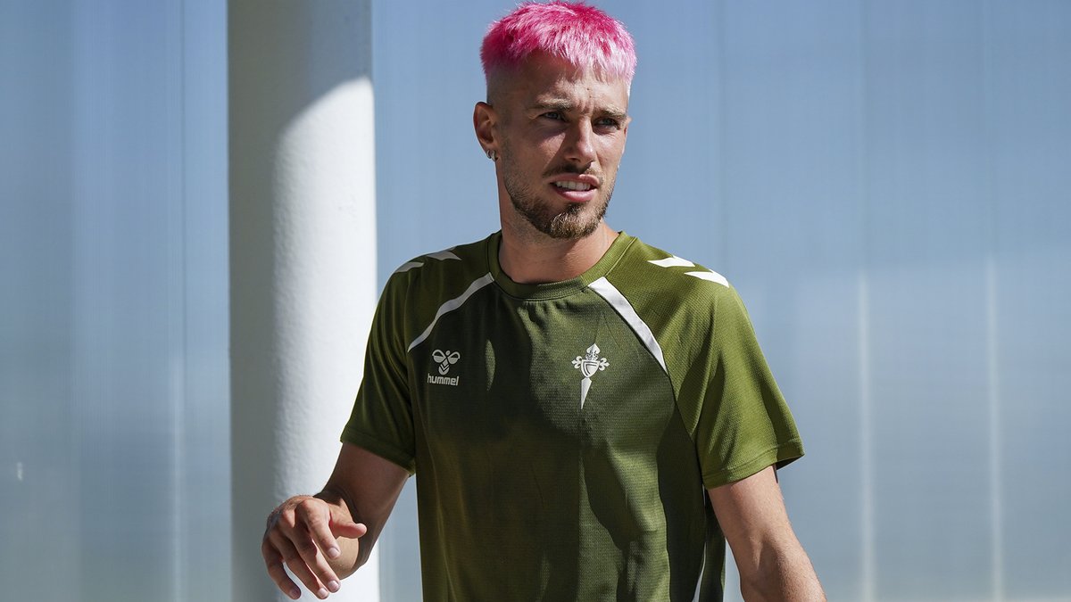 𝗦𝗨𝗠𝗠𝗘𝗥 𝟮𝟬𝟮𝟱: ❌ buzzcut ❌ safe choices 💗 pink supremacy Oscar Mingueza 💇