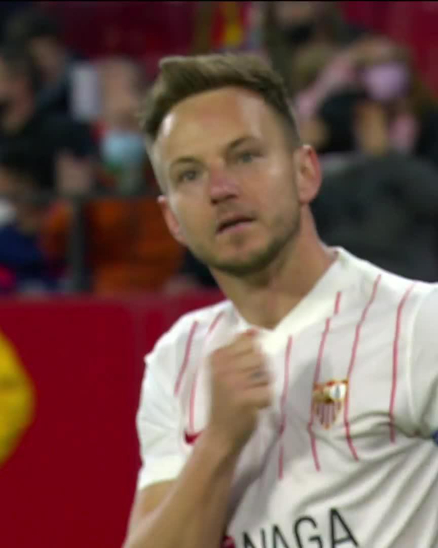 🚀🤤 Ivan Rakitic jugaba mucho. #LALIGAEASPORTS | #LALIGAHistory