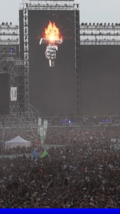 Un chanteur croate aux sympathies néonazies chante devant 450.000 personnes, un record pour un concert payant selon les organisateurs
