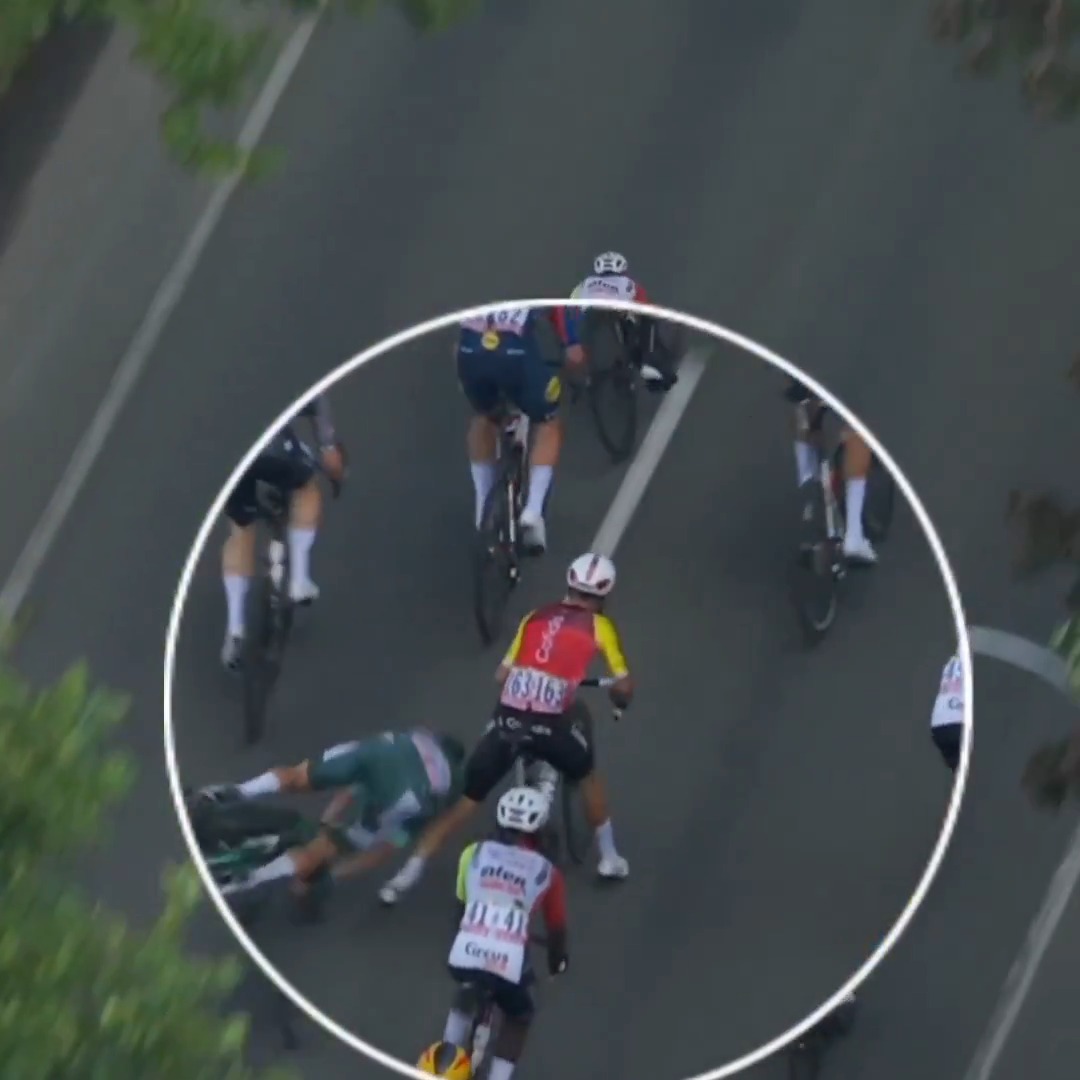 The incident with Bryan Coquard that caused Jasper Philipsen to crash out of the Tour de France. #TDF2025 ๐บ: Peacock