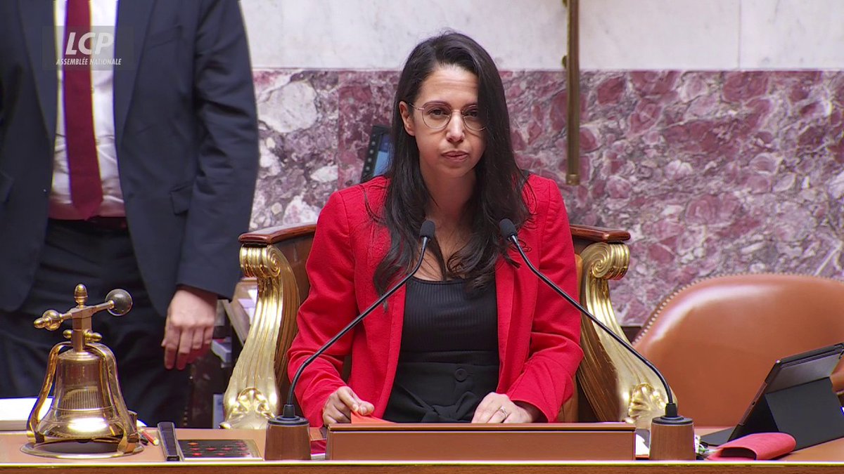 Disparition d'Olivier Marleix : "Une terrible nouvelle qui concerne l'un de nos collègues vient de nous parvenir", déclare la vice-présidente de l'Assemblée nationale, Naïma Moutchou, avant de suspendre la séance. #DirectAN
