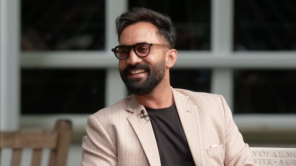 "It's the best food I've had" 🙌 DK on his love for the food at Lord's 🍽️