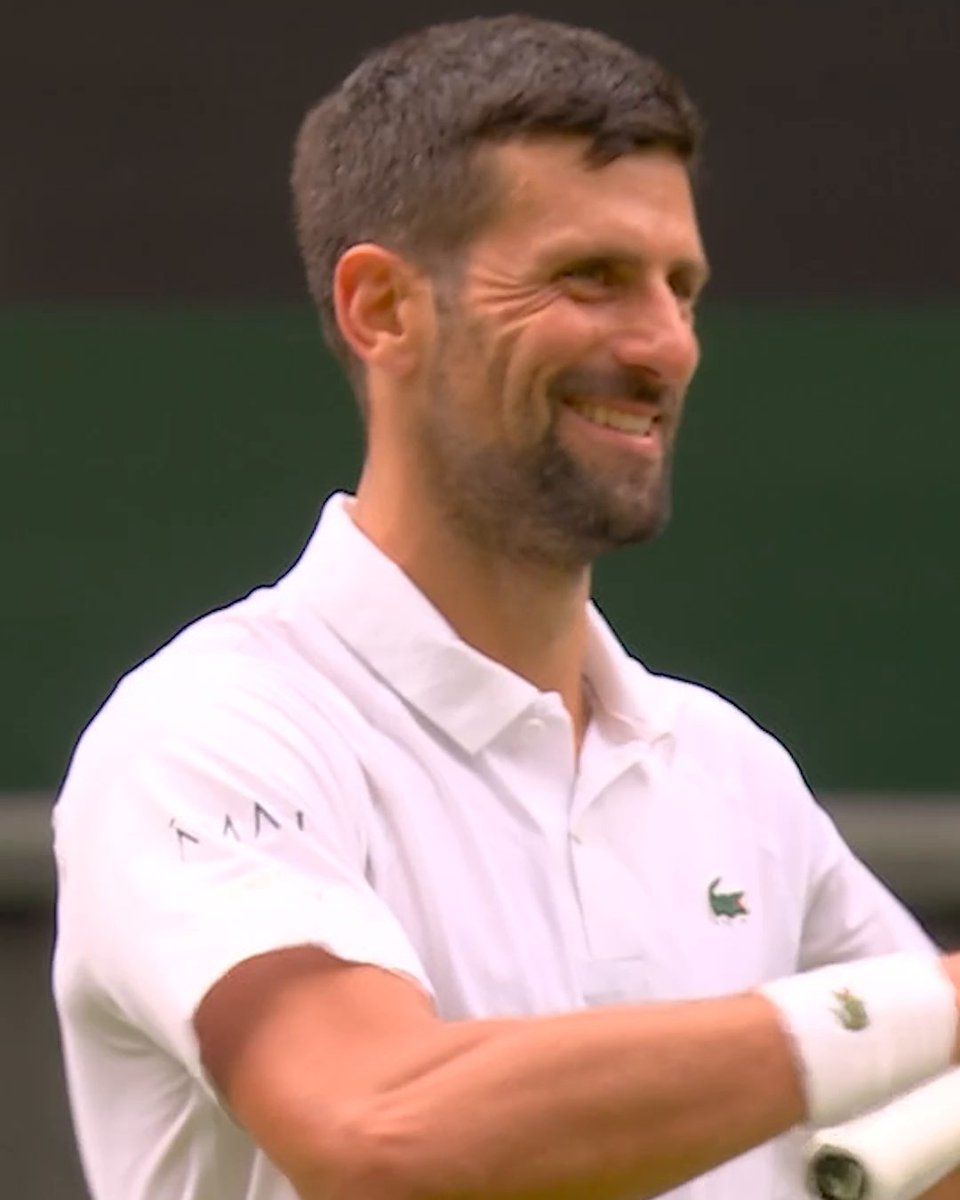Novak Djokovic celebrated with a family dance and a thumbs up to Roger Federer after advancing to the Wimbledon quarterfinals 🙌