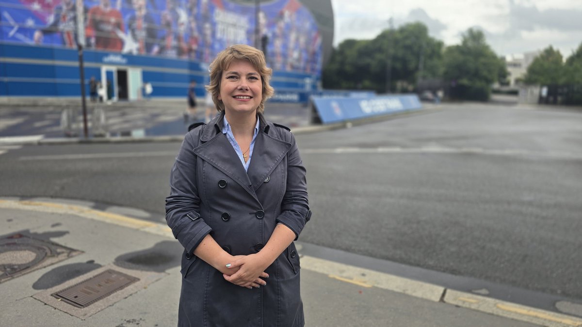 📹 « Nous avons appris que des bus affrétés par la mairie de Paris ont installé des clandestins dans le stade Jean Bouin » explique Émilie Thelot, responsable RECONQUÊTE ! dans le 16e arrondissement, au micro de Jean Bexon. « Pour nous, il faut arrêter l’immigration. »