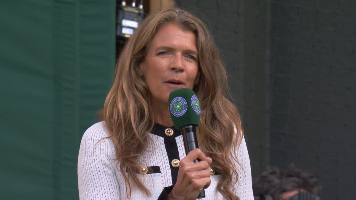 Shelton after reaching Wimbledon QF “I read that in college you loved American football and you were a quarterbacker..” Ben: “I’m not sure many people in the crowd know what that is 😂. I grew up playing quarterback. Or quarterback-er.” 💀
