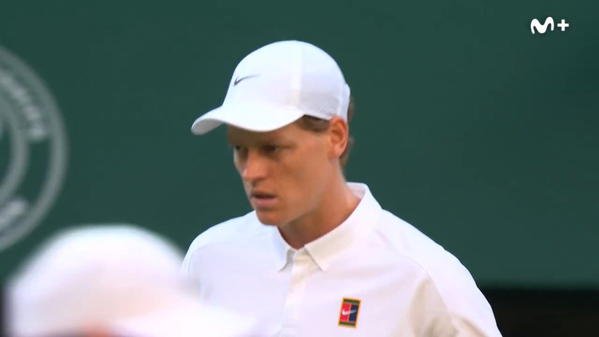 😵 Dimitrov sorprende a Sinner llevándose el primer set. #LaPistaDelTenis #Wimbledon