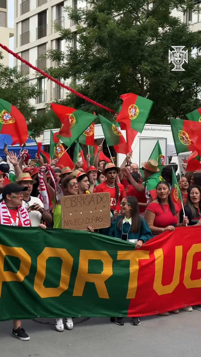 Apoio português 𝗻𝗮̃𝗼 𝗳𝗮𝗹𝘁𝗮𝗿𝗮́! 🫂🇵🇹 #FazHistória | UEFA Women's EURO 2025