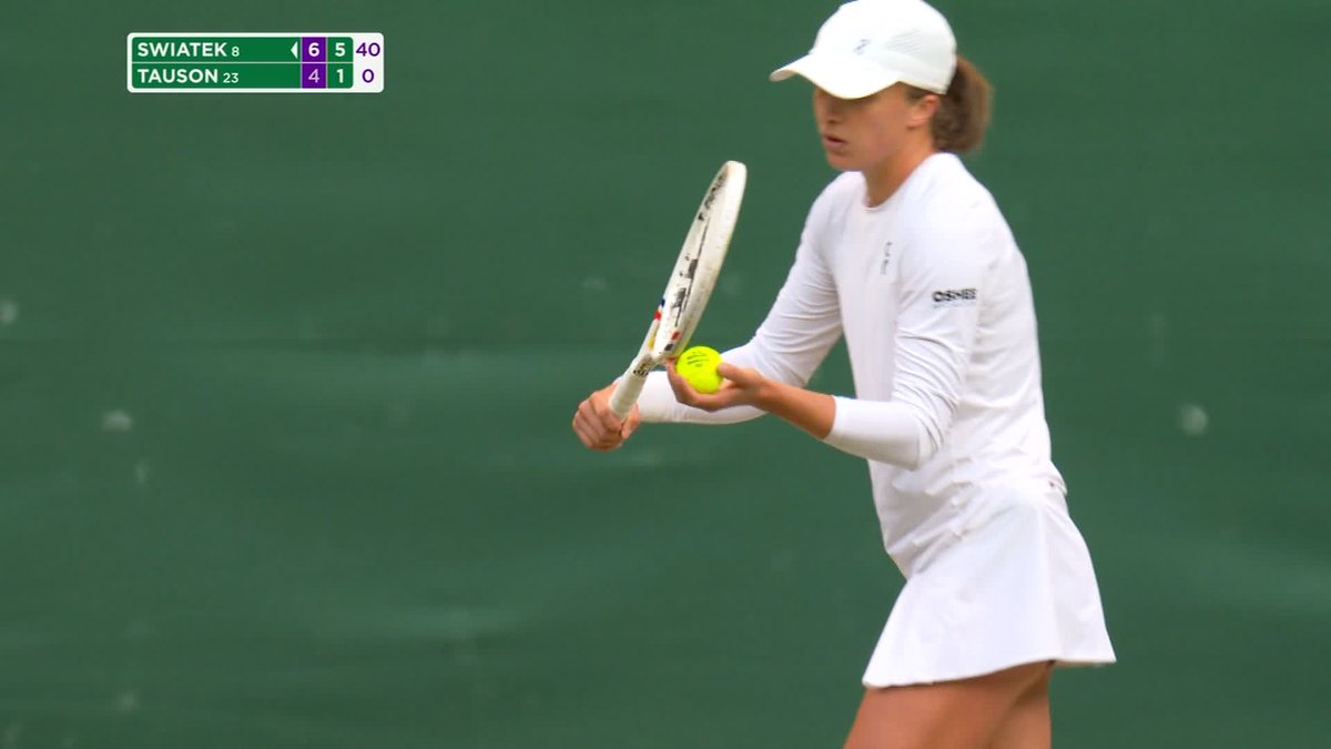Super Swiatek 🇵🇱 The No.8 seed sails through to the QF, beating Clara Tauson 6-4, 6-1 #Wimbledon