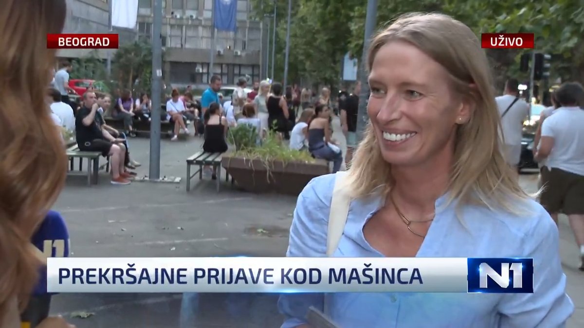 "Ako bih vam tačno rekla kako se dogodilo, zvučalo bi kao pozorište. Mi smo prelazili ulicu, sve je bilo u redu. U jednom trernutku došla je policija i sve nas legitmisala. Onda im je trebalo 50 minuta da nam vrate lične karte i svi smo dobili prekršajne prijave”, rekla je za N1 glumica Ljubinka Klarić koja je među građanima koji su dobili prekršajnu prijavu kod Mašinskog fakulteta u Beogradu.