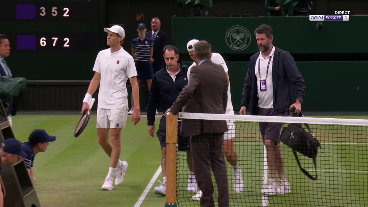 🏆🎾 #Wimbledon 😞 Au tour de Dimitrov de se faire mal, le match est à nouveau arrêté pour un temps mort médical. #action #TennisExtra