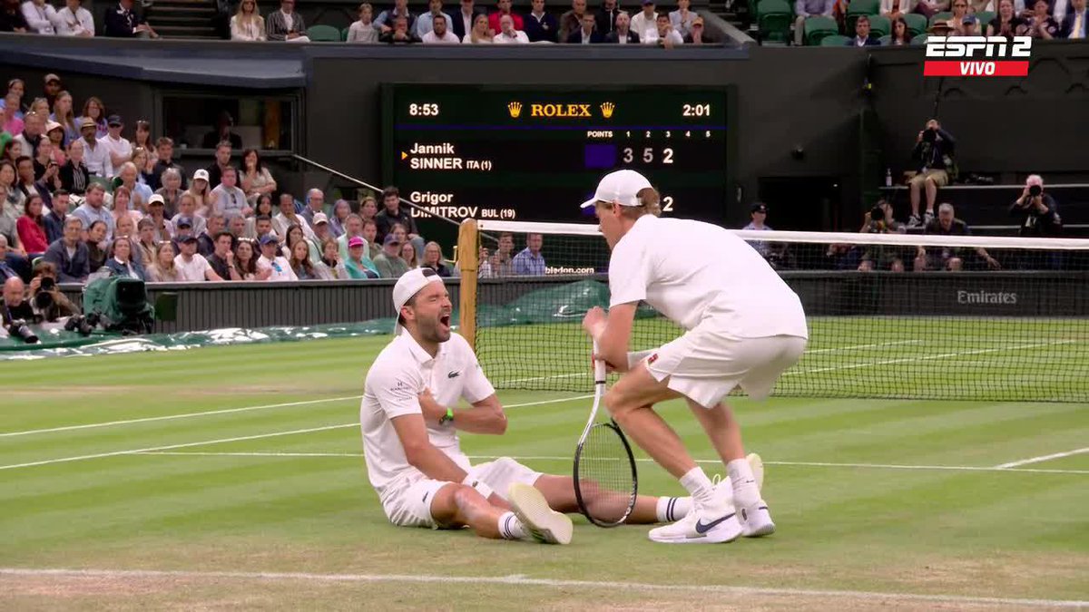 El momento de la lesión. 😭 🇧🇬 Dimitrov convirtió un ace, pero terminó de la peor manera: lesión y abandono ante 🇮🇹 Sinner en octavos de final de #Wimbledon.