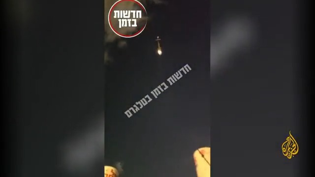 مشاهد لمروحية إسرائيلية تحاول الهبوط لنقل المصابين في الحدث الأمني شمال قطاع #غزة، ومواقع إخبارية إسرائيلية تقول إن أحد المصابين ضابط كبير #حرب_غزة #الأخبار