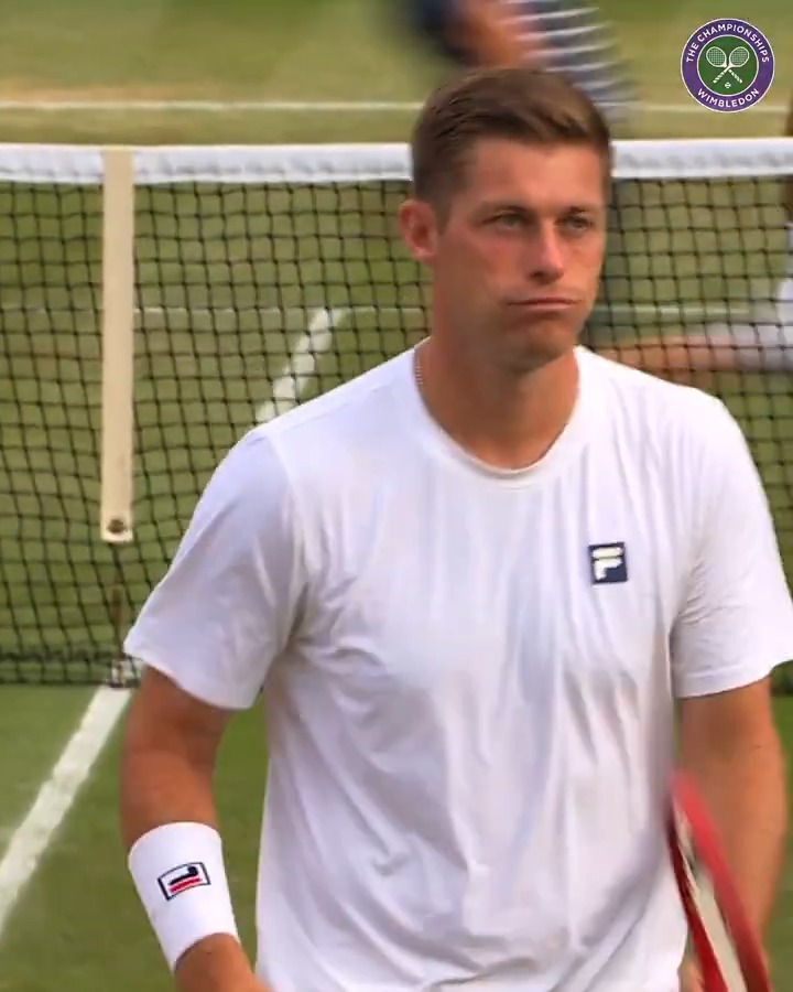 "You're kidding me. How did he find a way to get this back over the net?" 🔥 @NealSkupski 🔥 🎥 Wimbledon